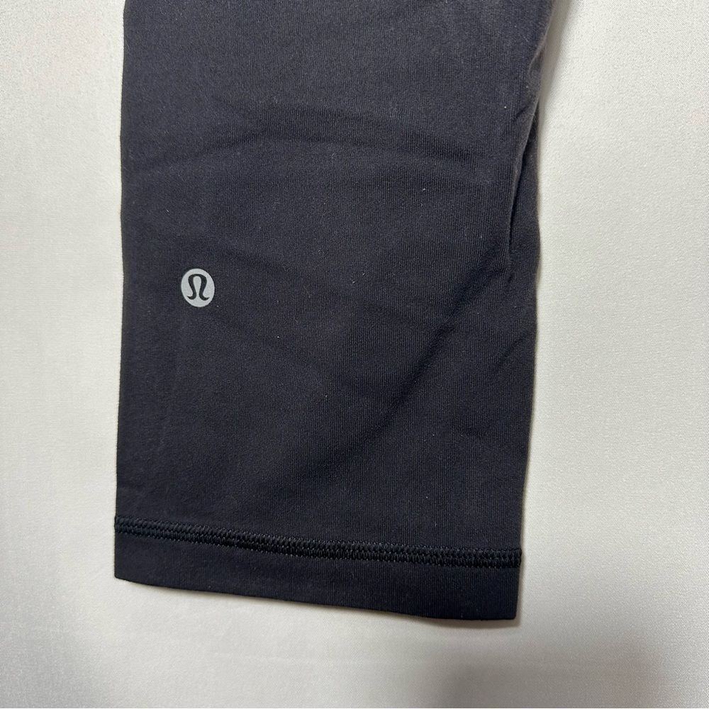 Lululemon Athletica Black Leggings with White Patterned Waistband Size 8 - Picture 4 of 7